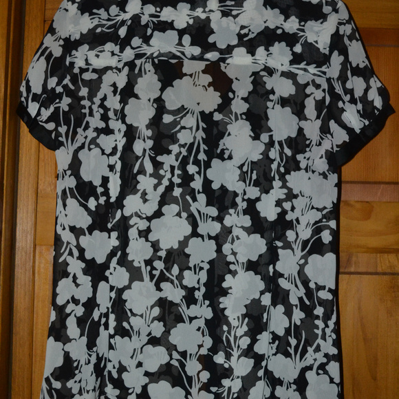 blouse - Picture 2 of 2
